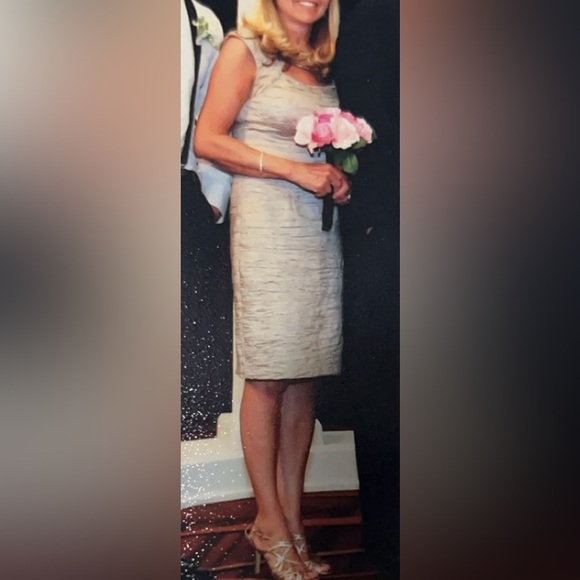 Gorgeous Eliza J semi formal women’s dress, size 8. - Picture 5 of 5